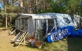 Przyczepa Abordaz Na Campingu Kormoran